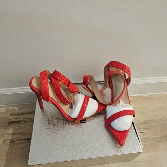 Shane Justin Lock Heels - Picture 3 of 3